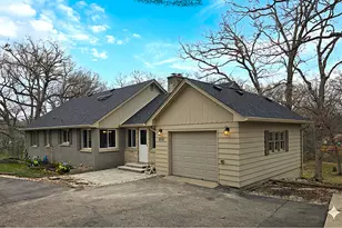809 Ridgeland St, Fox River Grove, IL 60021 - Photo 2