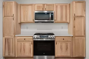 341 N View St, Hinckley, IL 60520 - Photo 10