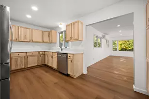 341 N View St, Hinckley, IL 60520 - Photo 6