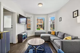 4143 W Cornelia Ave, Chicago, IL 60641 - Photo 2