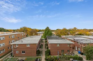 2451 W Howard St, Chicago, IL 60645 - Photo 12