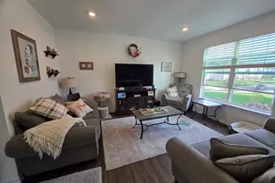1033 Atterberg Rd, South Elgin, IL 60177 - Photo 6