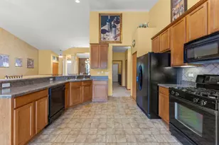 306 Austin Dr, Shorewood, IL 60404 - Photo 8