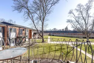 2407 E Brandenberry Ct, Arlington Heights, IL 60004 - Photo 14