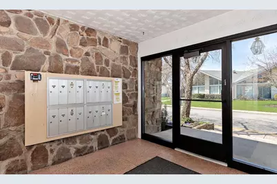 8828 N Leslie Lane #1F, Des Plaines, IL 60016 - Photo 2