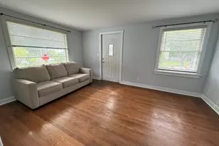 8 N Harrison St, Batavia, IL 60510 - Photo 4