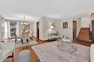 206 S See-Gwun Ave, Mount Prospect, IL 60056 - Photo 8
