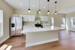 239 Parker Ave, Aurora, IL 60505 - Photo 10