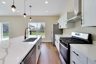 239 Parker Ave, Aurora, IL 60505 - Photo 8