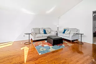 649 Hiawatha Dr, Carol Stream, IL 60188 - Photo 4