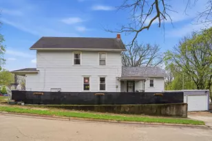 401 Crawford Ave, Dixon, IL 61021 - Photo 2