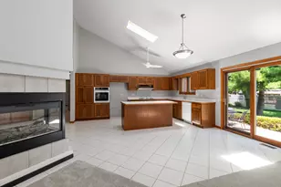 9342 Sutton Pl, Tinley Park, IL 60487 - Photo 8