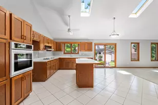 9342 Sutton Pl, Tinley Park, IL 60487 - Photo 6