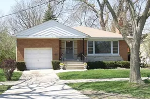 711 Locust Rd, Wilmette, IL 60091 - Photo 1