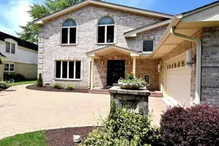 1302 S Princeton Ave, Arlington Heights, IL 60005 - Photo 2