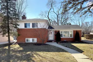 240 Hatlen Ave, Mount Prospect, IL 60056 - Photo 1