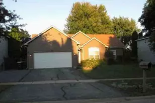 415 Juniper Dr, North Aurora, IL 60542 - Photo 2