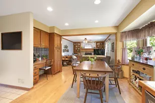 110 Courtney Ln, Cary, IL 60013 - Photo 8