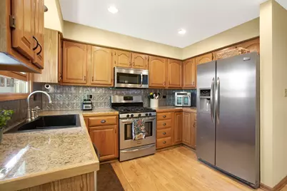 110 Courtney Lane, Cary, IL 60013 - Photo 6