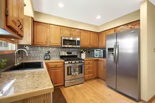 110 Courtney Ln, Cary, IL 60013 - Photo 6