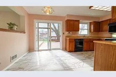 28 Montgomery Lane, Vernon Hills, IL 60061 - Photo 4