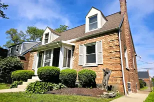 10055 S Oglesby Ave, Chicago, IL 60617 - Photo 1
