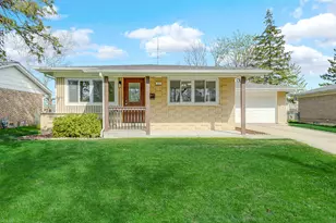 527 N Virginia Ave, Glenwood, IL 60425 - Photo 1