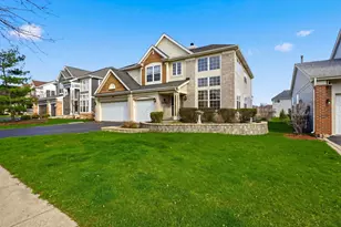 392 E 17th Pl, Lombard, IL 60148 - Photo 2