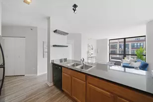 210 S Desplaines St, Chicago, IL 60661 - Photo 4