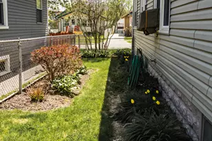 1014 Massena Ave, Waukegan, IL 60085 - Photo 4