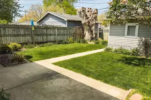 1014 Massena Ave, Waukegan, IL 60085 - Photo 6