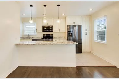 909 E Oakton Street, Arlington Heights, IL 60004 - Photo 4
