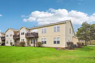 402 Woodview Cir, Elgin, IL 60120 - Photo 26