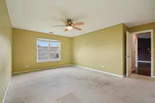 402 Woodview Cir, Elgin, IL 60120 - Photo 16