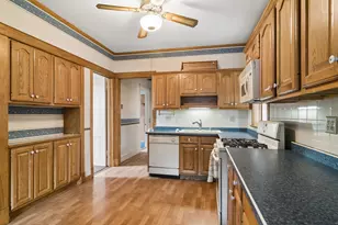 1423 W Hollywood Ave, Chicago, IL 60660 - Photo 18