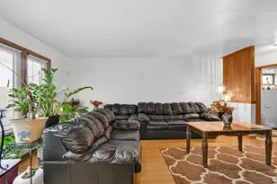 8713 S Washtenaw Ave, Evergreen Park, IL 60805 - Photo 6