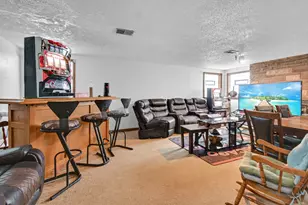 8713 S Washtenaw Ave, Evergreen Park, IL 60805 - Photo 18