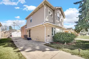 8713 S Washtenaw Ave, Evergreen Park, IL 60805 - Photo 2