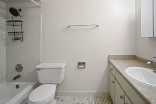 1375 Rebecca Dr, Hoffman Estates, IL 60169 - Photo 10