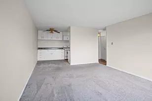 1375 Rebecca Dr, Hoffman Estates, IL 60169 - Photo 4