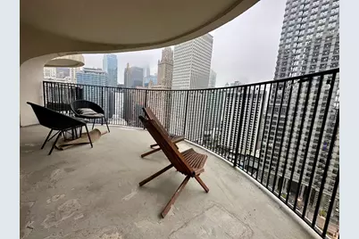 300 N State Street #2411, Chicago, IL 60654 - Photo 6