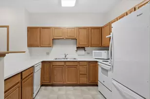 801 N McLean Blvd, Elgin, IL 60123 - Photo 4