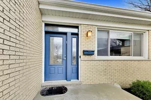6643 Davis St, Morton Grove, IL 60053 - Photo 2