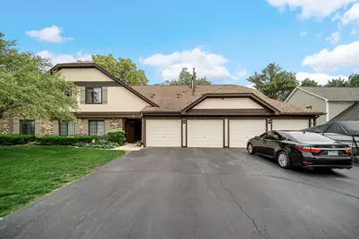 521 Cumberland Trail #D, Roselle, IL 60172 - Photo 2