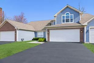 697 Bent Ridge Ln, Elgin, IL 60120 - Photo 2