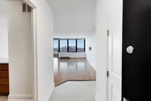 1560 N Sandburg Terrace, Chicago, IL 60610 - Photo 2