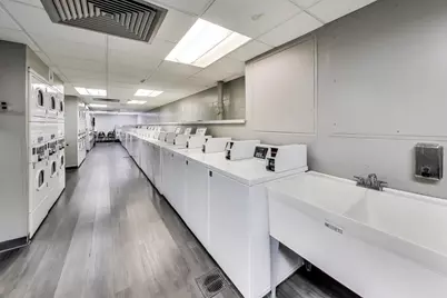 1560 N Sandburg Terrace #2411J, Chicago, IL 60610 - Photo 26