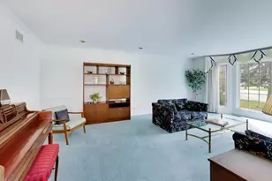 1038 Elmdale Rd, Glenview, IL 60025 - Photo 6