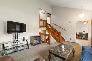 313 N Huntington Dr, McHenry, IL 60050 - Photo 6