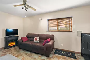 313 N Huntington Dr, McHenry, IL 60050 - Photo 12